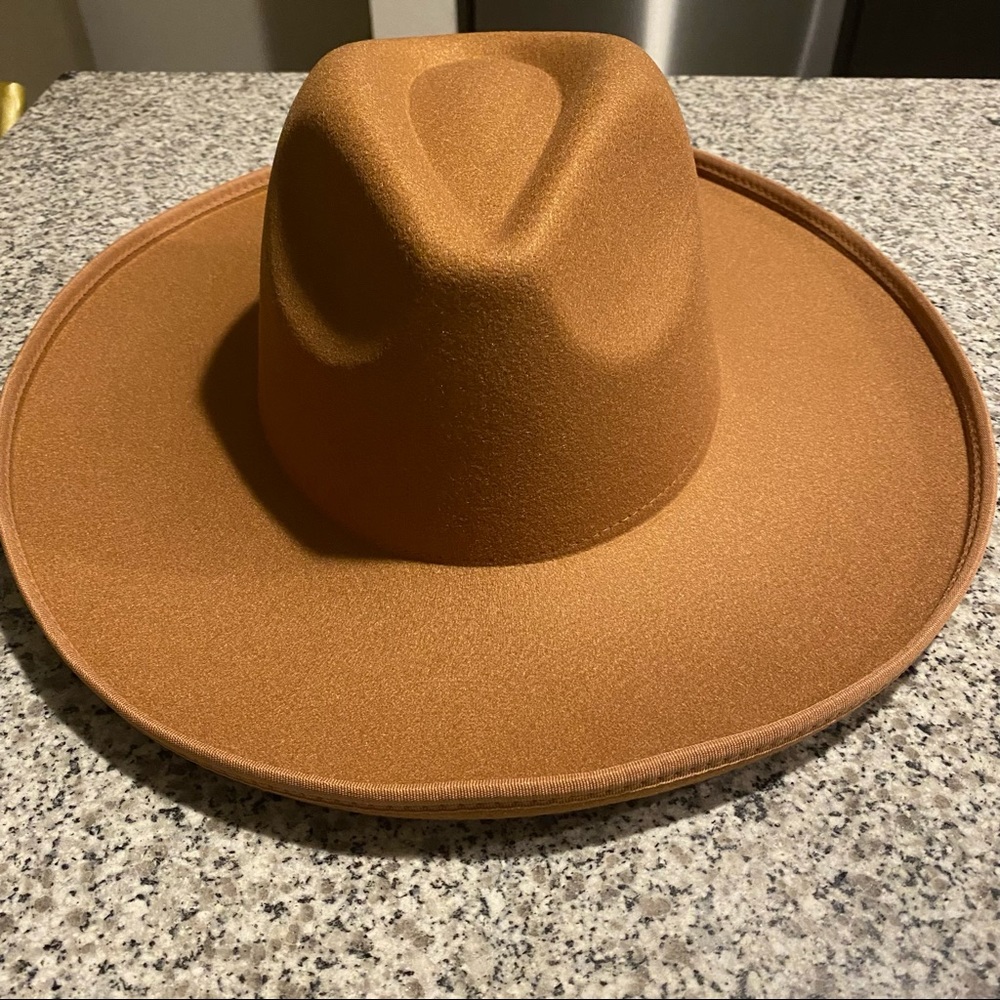 Khaki/brown fedora